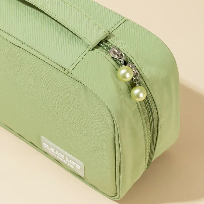 Stylish Green Makeup Bag for Organizing Beauty Essentials